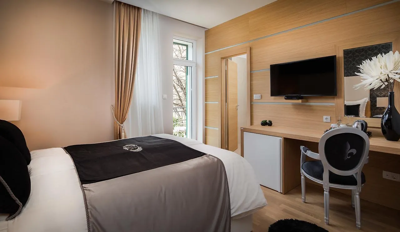 Vip Rooms Split