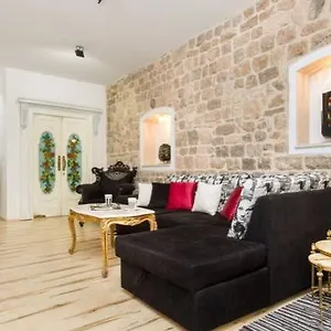 Papalic Palace Apartment